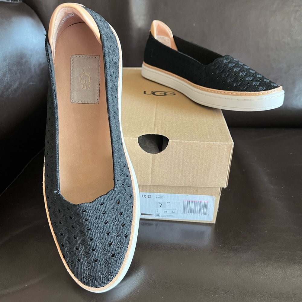 Women’s Ugg slip on. Size 7.